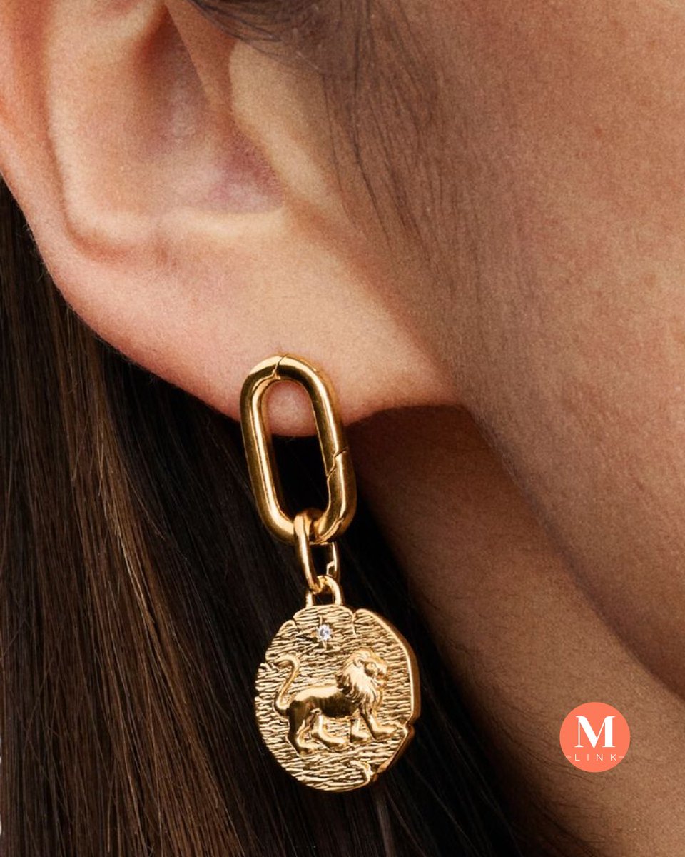 marcolinolink's tweet image. Arrojada por natureza. Corajosa por opção. Este medalhão revestido a ouro 14k apresenta um motivo de leão com inspiração vintage à frente e sabedoria latina atrás - &quot;VITA VERITAS VIRTUS&quot; ou &quot;VIDA VERDADE VIRTUDE&quot;.

#Pandora #signos #marcolinolink