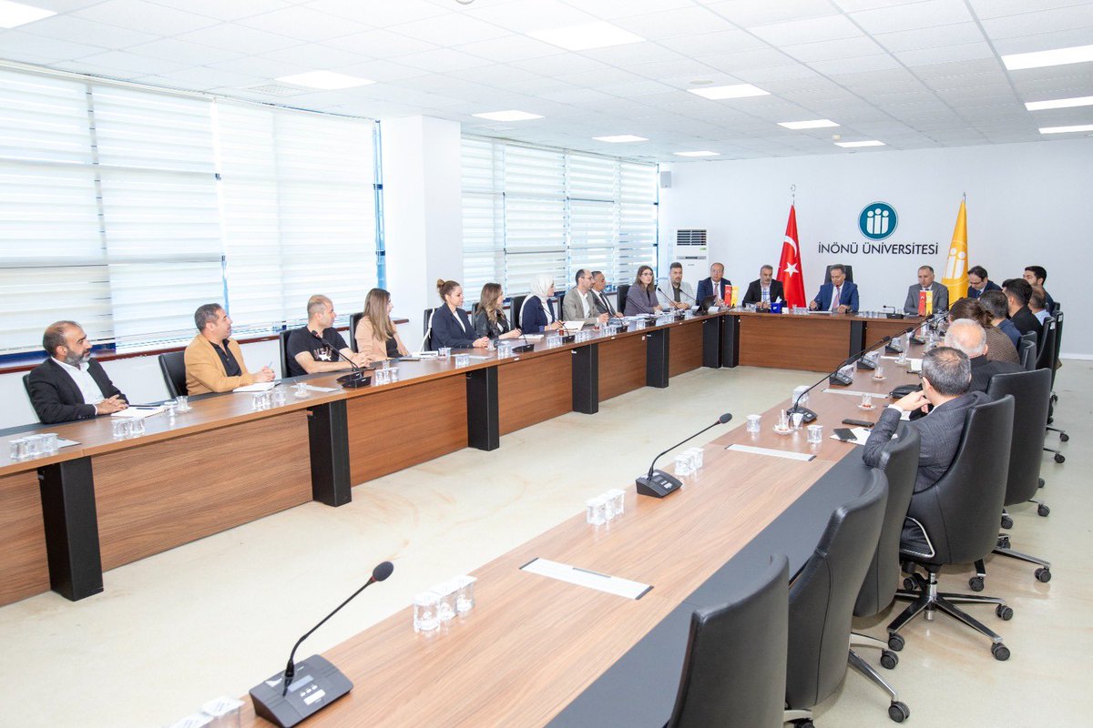 basrilhan2's tweet photo. Merkezlerin ihtiyaçlarının belirlenmesi, karşılaşılan sorunlara çözüm önerileri geliştirilmesi ve yeni iş fırsatlarının oluşturulması konusunda istişarelerde bulunduğumuz toplantıda alınan kararların İnönü Üniversitesi ve şehrimiz için hayırlı olmasını diliyorum. https://t.co/N0j3DS0Bue