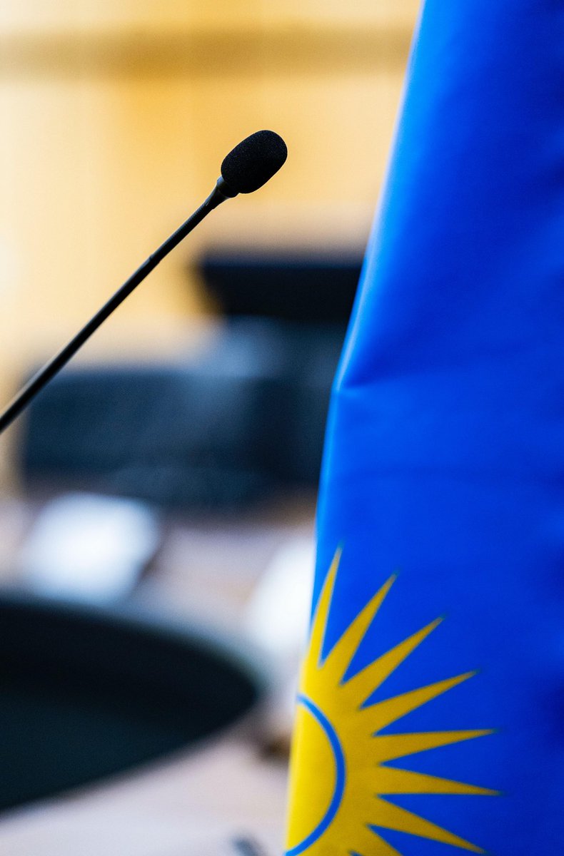 This afternoon at Urugwiro Village, President Kagame is officiating the swearing-in of Minister of Defence Juvenal Marizamunda, Minister of Gender and Family Promotion Consolée Uwimana, and State Minister in ICT and Innovation Yves Iradukunda.
Follow live: youtube.com/live/5e6yculxx…