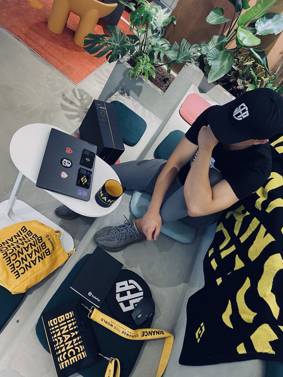 jesseBitget's tweet image. 那是实习生来时的路 

@iSafePal  @SafePalCN

感恩 Veronica @V_SafePalCN Harry 还有小伙伴们一路的照顾

Safepal U 卡还是很方便，实习生的推特蓝 V、Telegram会员都是用这张卡付的，充值手续费都会返还，目前非常好用的U卡

老师们注册防身一下

@binance @binancezh @cz_binance @heyibinance