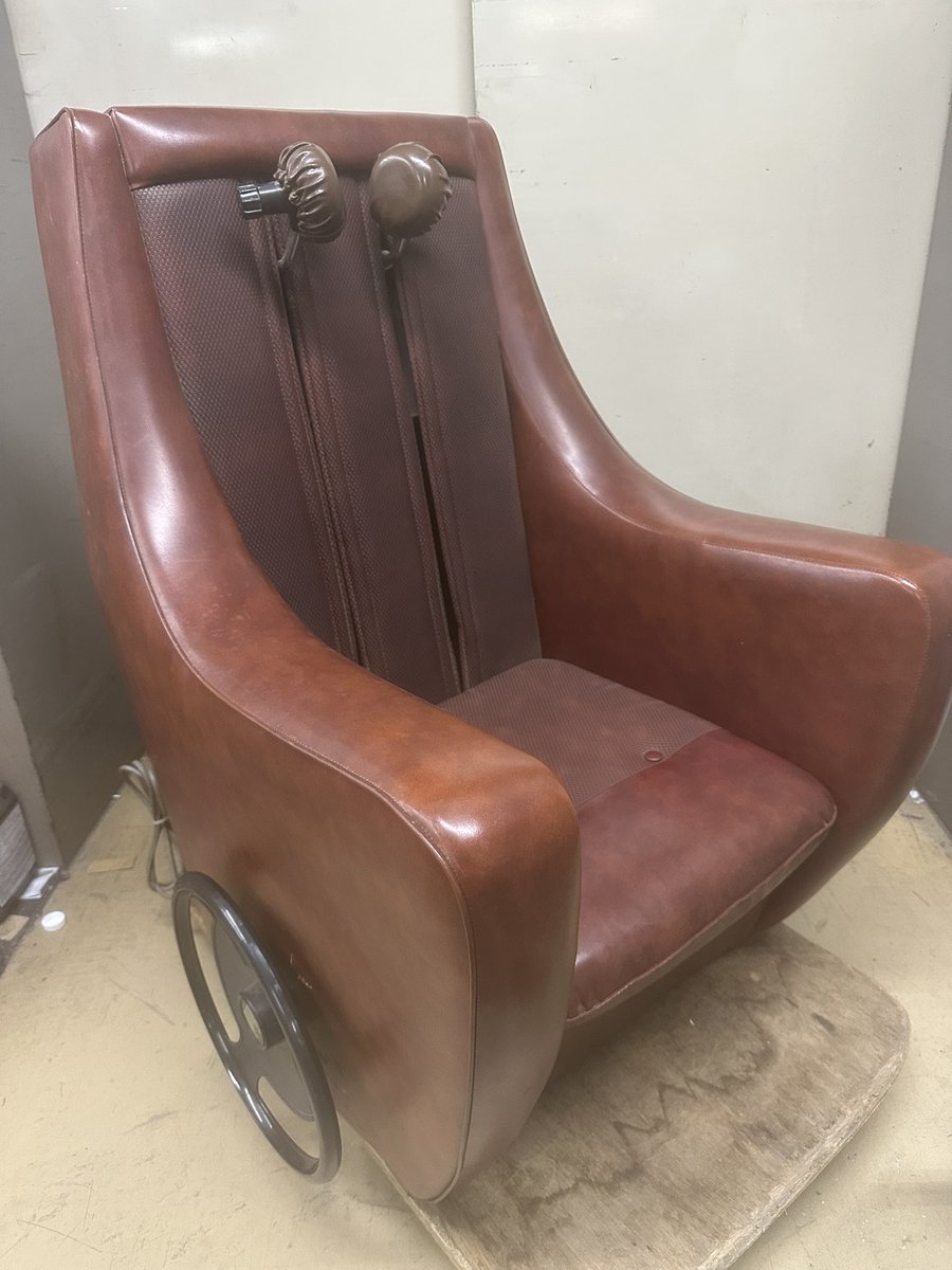 コイズミ自動マッサージ機レトロ チェア 銭湯チェア KM-600J コイズミ自動マッサージ機レトロ チェア 銭湯チェア KM-600J