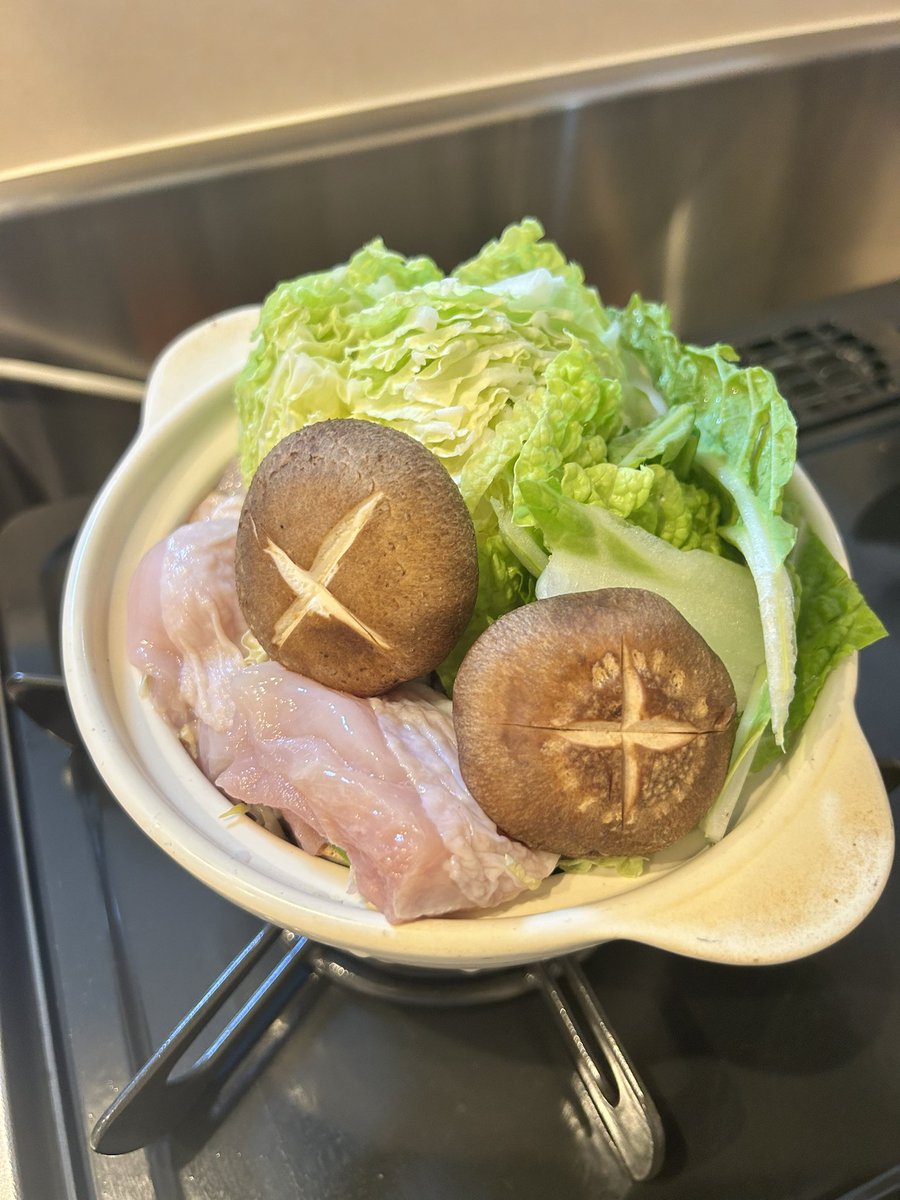 Gi2tMtRrmR66596's tweet image. 今夜も一人鍋
今日の伊豆は暑かったけど夜は寒い😷

お風呂も洗濯も終わったので
ゆっくり食べまーす😊🍚
最後は雑炊やんね⁉️w

 #静岡県 
 #伊豆 
 #一人鍋 
 #ゆずぽん