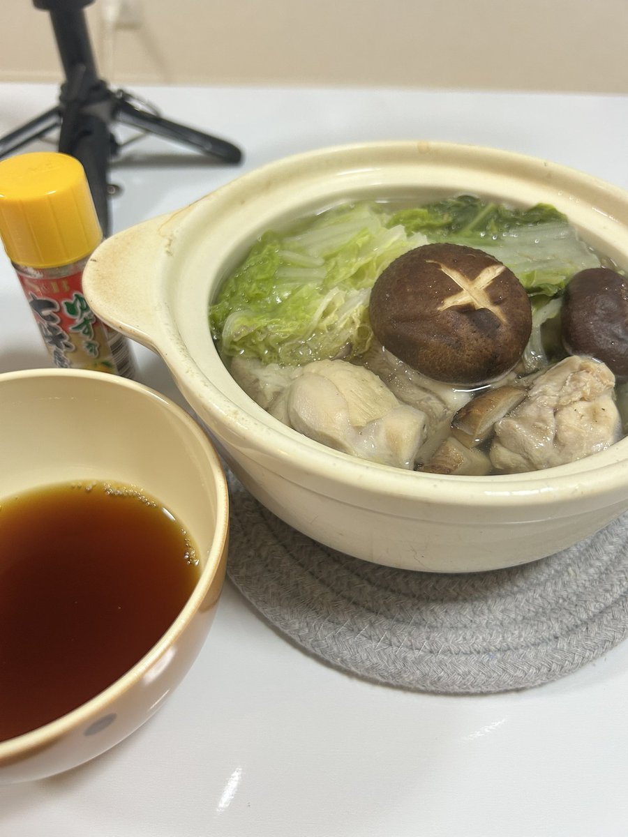 Gi2tMtRrmR66596's tweet image. 今夜も一人鍋
今日の伊豆は暑かったけど夜は寒い😷

お風呂も洗濯も終わったので
ゆっくり食べまーす😊🍚
最後は雑炊やんね⁉️w

 #静岡県 
 #伊豆 
 #一人鍋 
 #ゆずぽん