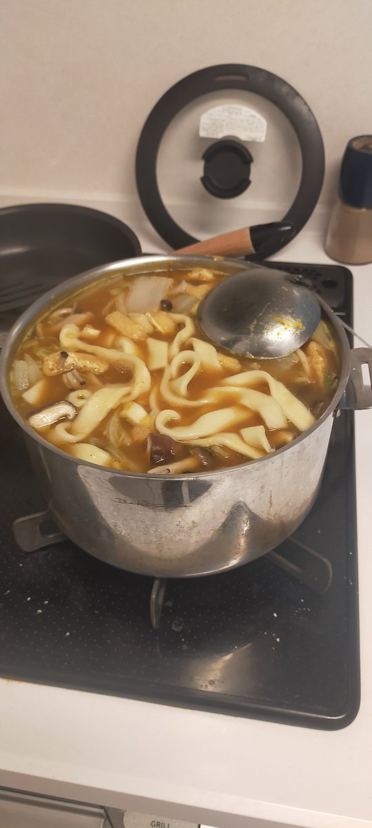 kaipan_pool's tweet photo. 今日の晩ごはんは大盛りほうとう。麺は小作で土産に買ってきた(笑)
#おうちごはん #晩ごはん #ほうとう https://t.co/O1XrVZKNCB