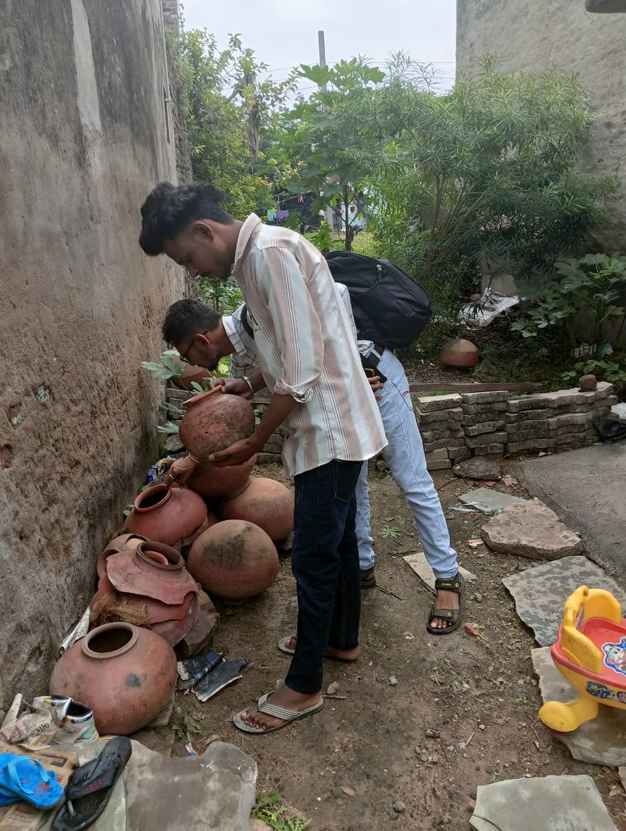 IecArvalli's tweet image. વેક્ટર કંટ્રોલ ટીમ દ્વારા ઘરોમાં પાણી જમા થતી જગ્યાઓની તપાસ કરી લાર્વા નાશક દવા છાંટવાની કામગીરી હાથ ધરવામાં આવી.

મચ્છરજન્ય રોગો જેવા કે ડેંગ્યુ, ચિકનગુનિયા અને મેલેરિયા સામે જન-જાગૃતિ....

“સ્વચ્છ પરિસર – મચ્છરમુક્ત ઘર” માટે સૌએ સહકાર આપો. 🦟🚫
#VectorControl #DenguePrevention