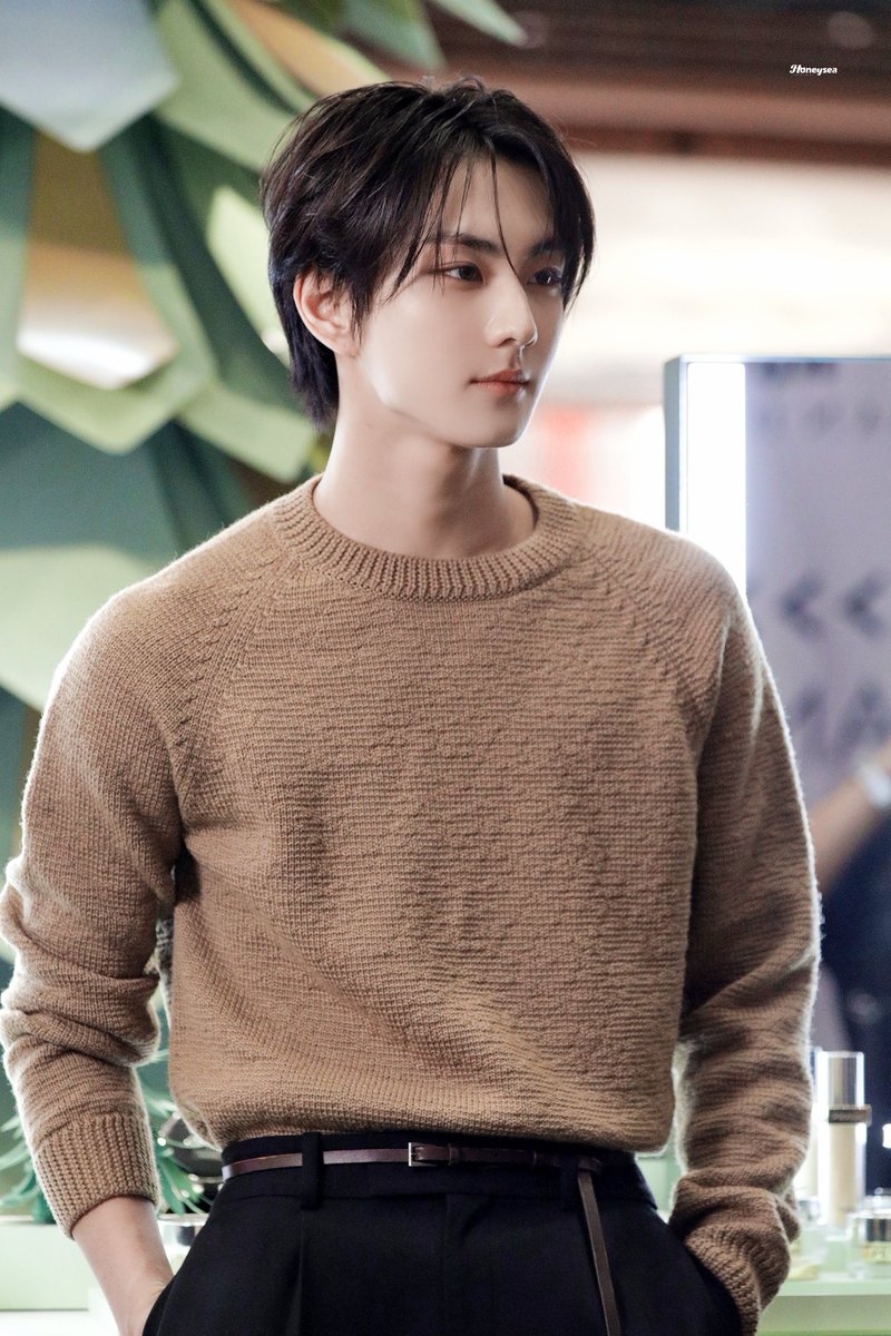 HoneyseaJW's tweet photo. 251006 PradaBeauty

#정원 #JUNGWON
#엔하이픈 #ENHYPEN #ジョンウォン https://t.co/A1YOdLCduE