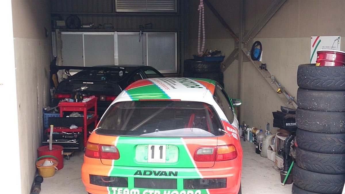 11年前の今日はオートポリスにEK9を持っていって
EG6をもって帰っていたみたい！
当時(１０数年間)はオートポリス内のガレージを年間契約で借りていた。
自家用車でオートポリスまで行き、サーキット走行して
帰りはゆっくり自家用車で。