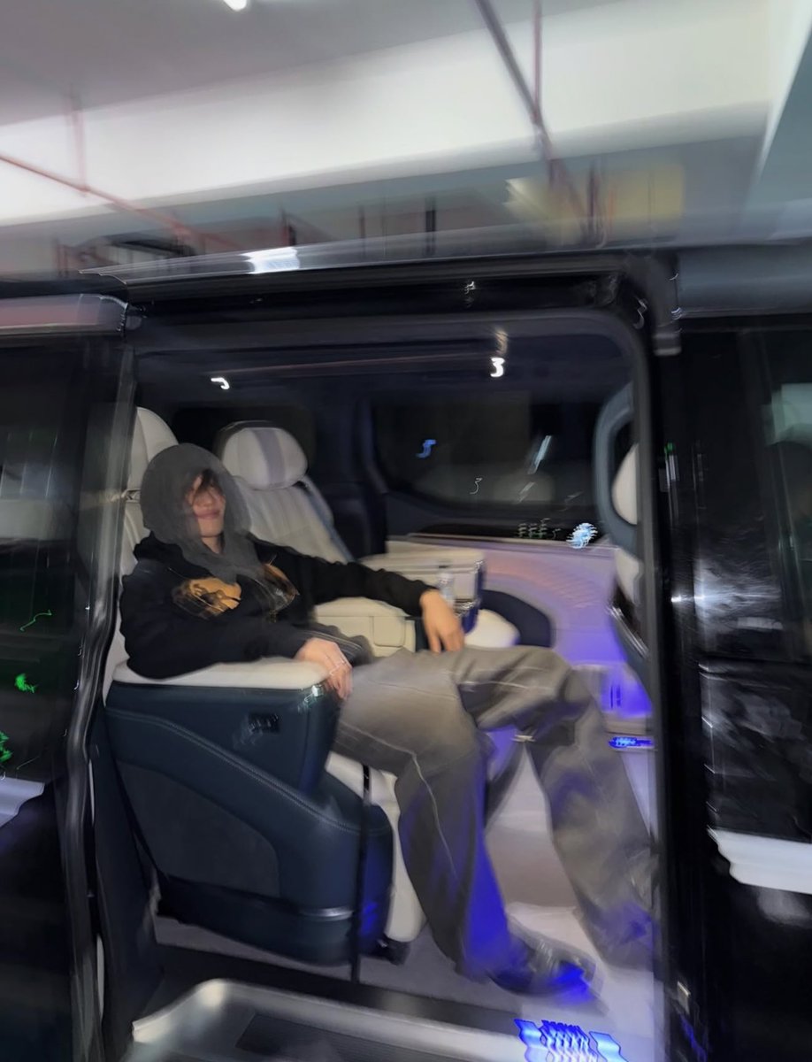 xueishaoo's tweet image. oh my god minghao 🫠