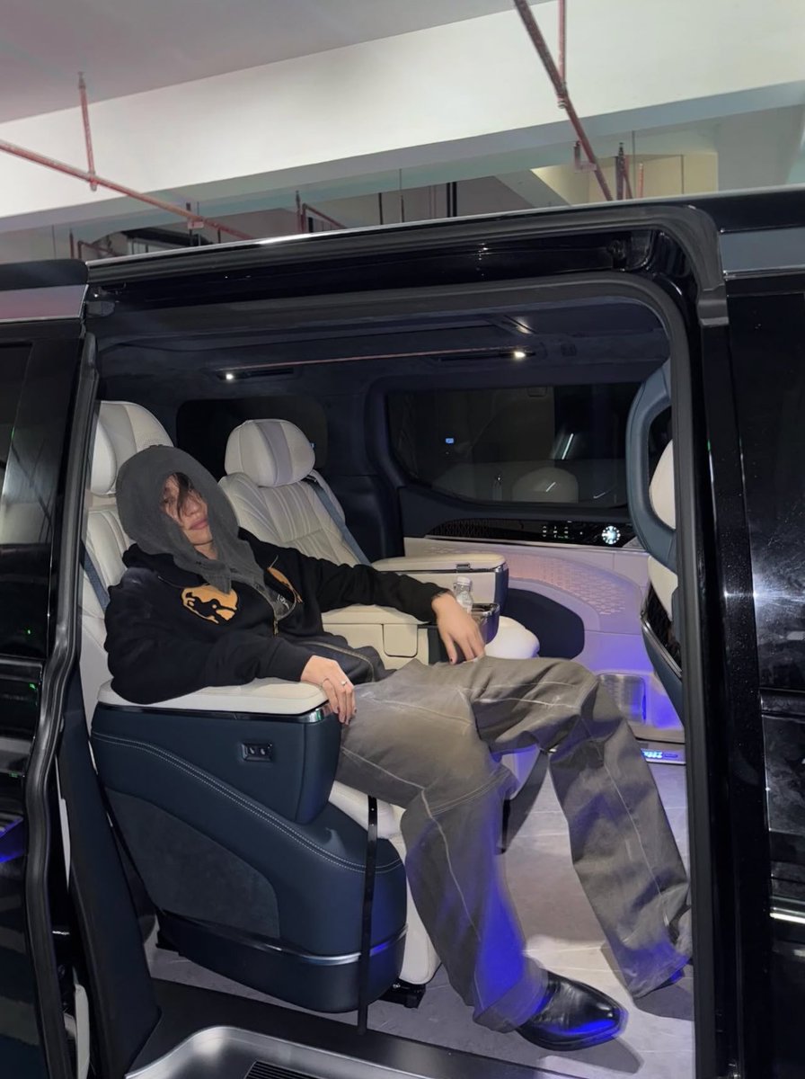 xueishaoo's tweet image. oh my god minghao 🫠