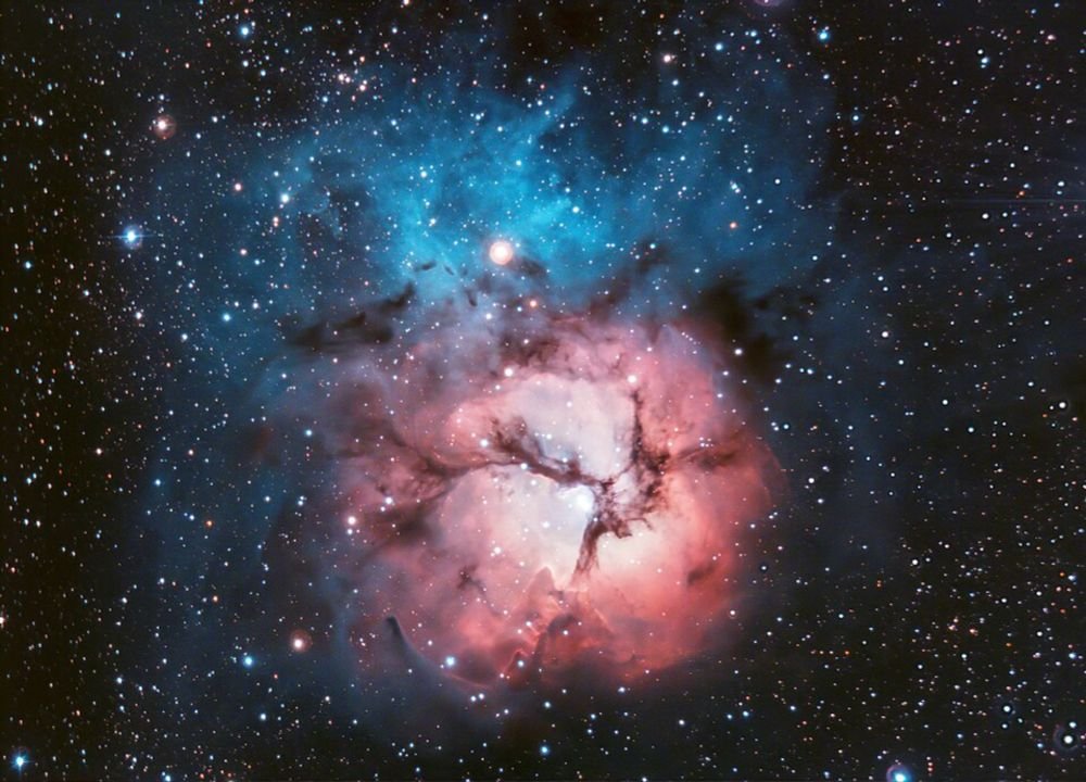 KnowledgeZoneIn's tweet image. #KnowledgeByte: A #Nebula is a vast cloud of gas and dust in interstellar space. 

These celestial objects are often incredibly beautiful and can come in a variety of shapes, sizes, and colors.

knowledgezone.co.in/posts/Types-of…