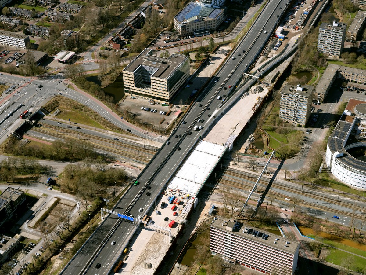 𝐀𝐟𝐬𝐥𝐮𝐢𝐭𝐢𝐧𝐠 𝐁𝐞𝐧𝐞𝐥𝐮𝐱𝐛𝐚𝐚𝐧, 𝐊𝐞𝐞𝐫𝐩𝐮𝐧𝐭𝐰𝐞𝐠 𝐞𝐧 𝐎𝐮𝐯𝐞𝐫𝐭𝐮𝐫𝐞
🚧Van vrijdag 10 oktober 20.00 uur tot maandag 13 oktober 5.00 uur. 
🚗 Verkeer wordt omgeleid via de Burgemeester Boersweg. 

Meer informatie 👇
bezoekerscentrum.rijkswaterstaat.nl/SchipholAmster…