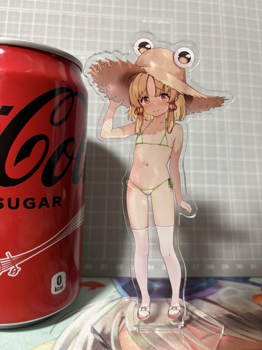 紅楼夢で頒布するすわすわアクキーが到着♡
お隣はサイズ比較のコカコーラゼロ 