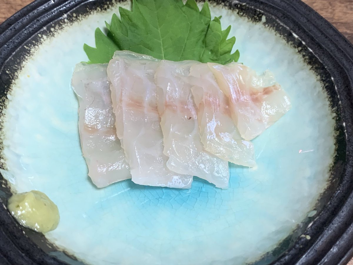 今日のアマダイ
24時かけた昆布締め
メッチャ上手い
潮汁は昆布出汁を加えてコクをだしました
あとは昨日と同じ松笠揚げ、レンチンイトヨリの酒蒸し
今日もご馳走様でした

48時間かけた昆布締めがまだある
#釣り #アマダイ #釣魚料理 #昆布締め #イトヨリ #料理 #酒蒸し #レンチン #松笠揚げ