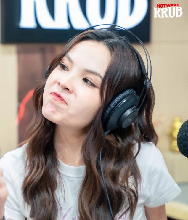 She started practicing this facial expression since she was very young. 😂🩵🐰🤏🏼

#SonyaSaranphat
#ลูกหมีซอนญ่า #LMSY