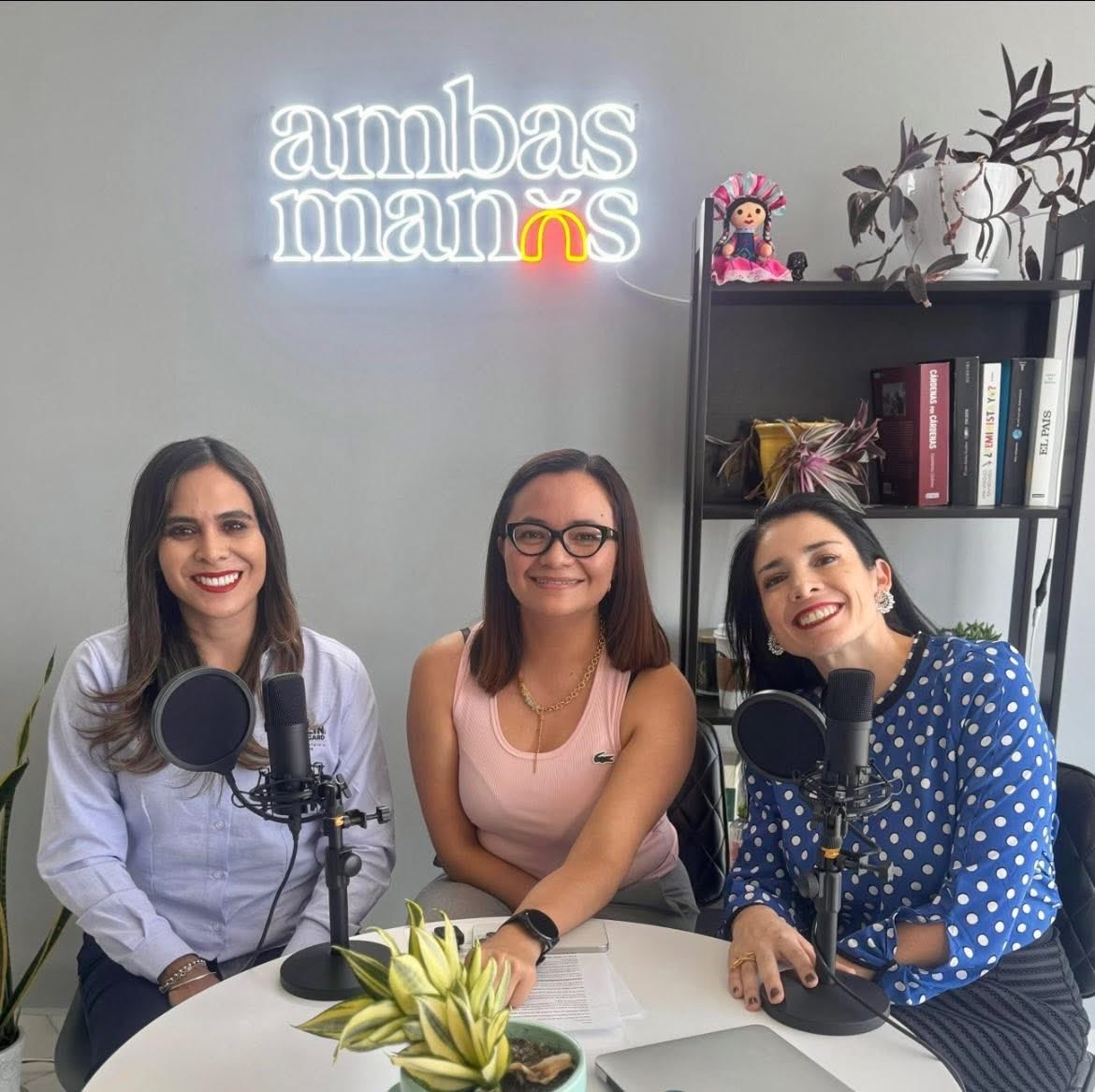 Felicidades querida <a href="/YazminRecek/">Yazmín López Recek</a>!

Octubre y sus lunas es el mejor mes para cumplir años 💙

Que Dios te siga bendiciendo a lado de la hermosa Farah.

Te mando un abrazo grande con todo mi cariño.