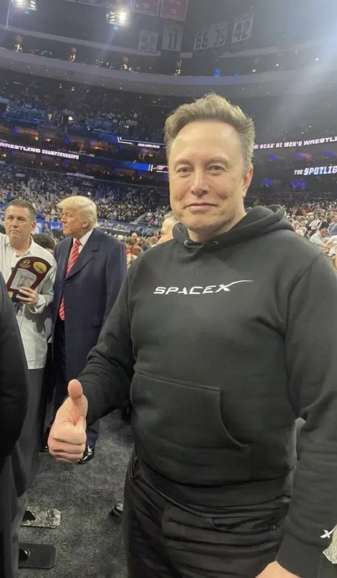 CipherOps's tweet photo. BREAKING: Elon Musk is now worth $482.3 billion.

• The only individual in the $400B club
• The richest person in the world.
• Projected to become world’s first trillionaire. https://t.co/U3dmmlMpES