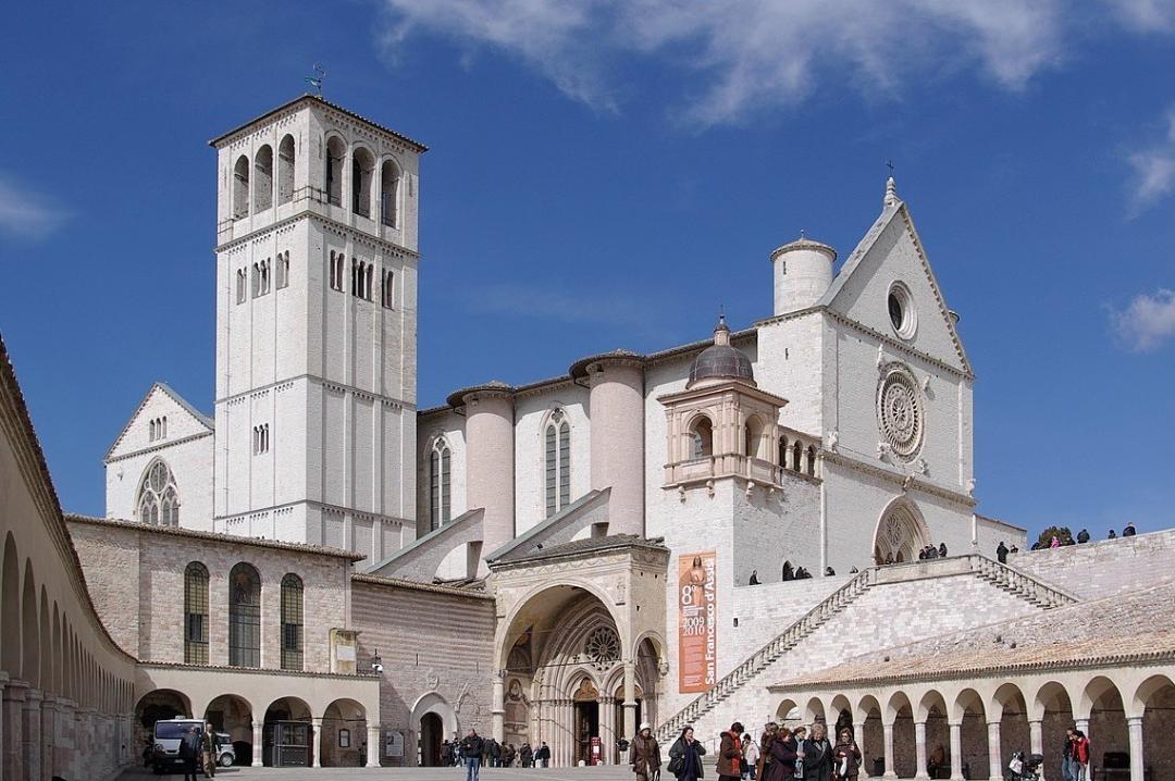 giornaledellArt's tweet photo. Cimabue proiettato all’interno della basilica di San Francesco di Assisi  https://t.co/fjk8oKgMxS https://t.co/zszSksXXx1
