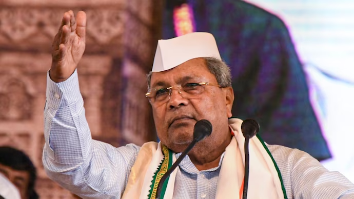IndiaToday's tweet photo. #Karnataka Chief Minister #Siddaramaiah said he has no personal stand on #Lingayats as a separate religion.
He emphasised that the people's stand reflects the government's position. There will be no "kranti" or "pranti" on the issue.
Read more: https://t.co/VZoxC3f9MV | @sagayrajp