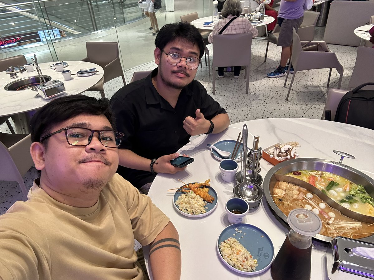 the_LanceAndrei's tweet image. happy 8th, @BegMuck. thank you for always making me feel so loved. I love you. 

p.s. hintayin mo po ako umuwi, babawi ako sayo.