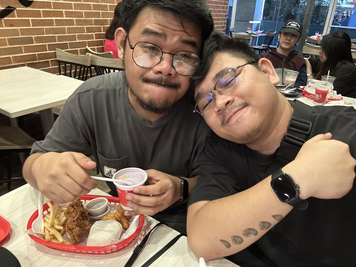 the_LanceAndrei's tweet image. happy 8th, @BegMuck. thank you for always making me feel so loved. I love you. 

p.s. hintayin mo po ako umuwi, babawi ako sayo.