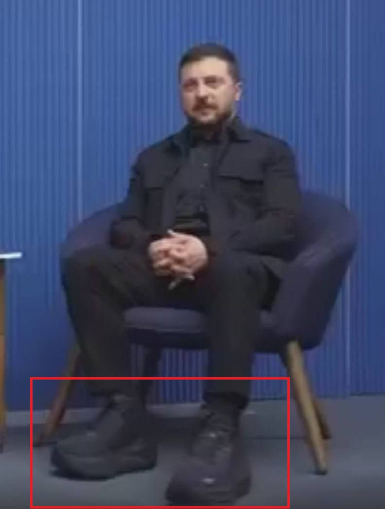 Was sind denn das für Schuhe? 😳
Stecken da unsere Milliarden drin?