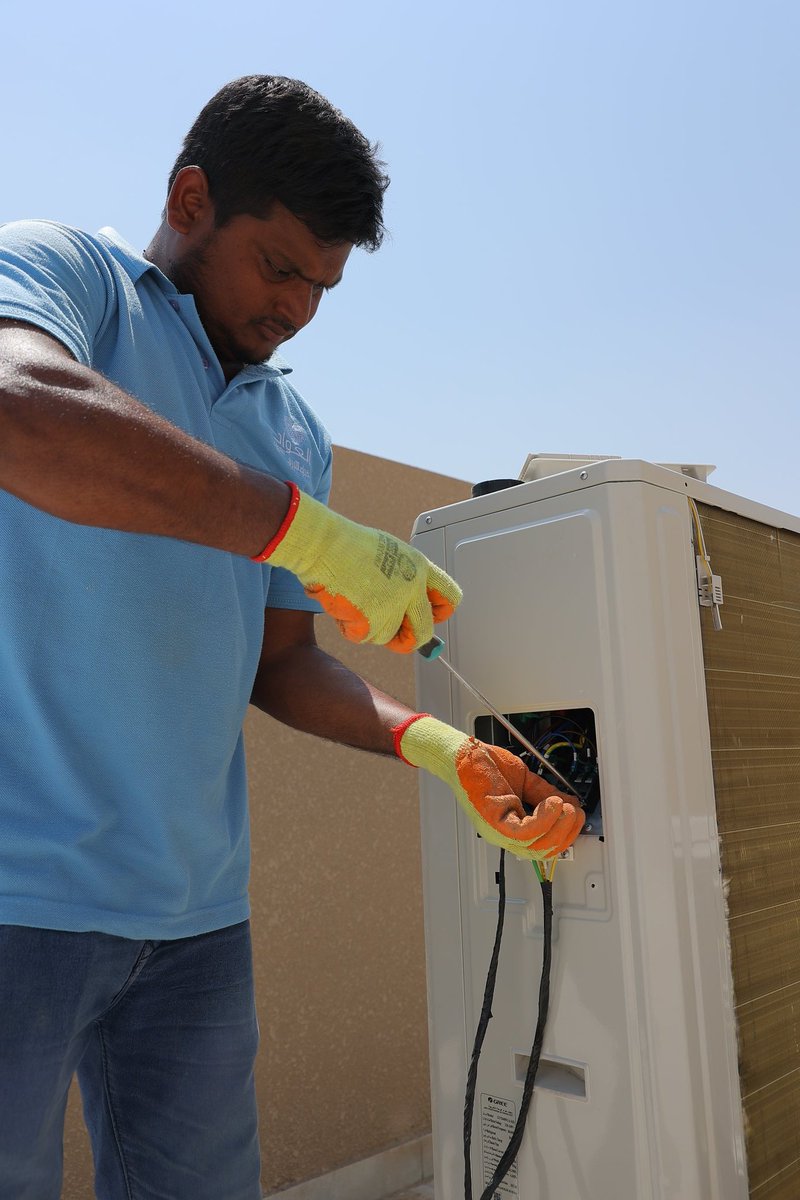 من أكثر أعطال المكيفات شيوعًا هو عطل الكباستر!
إذا لاحظت إن المكيف ما يبرد أو المروحة ما تشتغل، فاحتمال كبير الكباستر خربان ⚡️
استبداله بسيط وسريع لكن ضروري يكون على يد فني مختص ✅
#العواد_للتكييف
#صيانة_المكيف 

📞 0550925490
0503343608