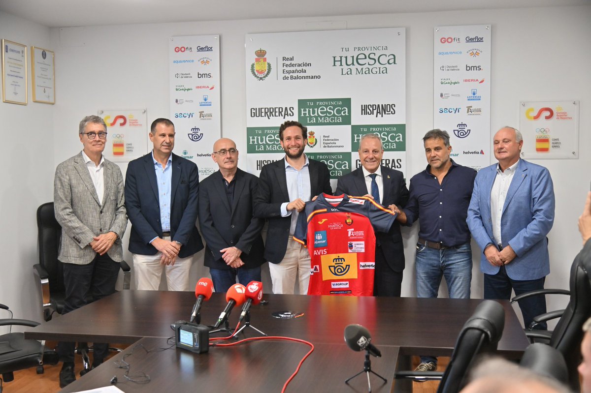 RFEBalonmano (@rfebalonmano) on Twitter photo 📸 ¡Aquí está! La foto de familia entre el Presidente de la Diputación Provincial de Huesca (<a href="/DPHuesca/">Diputación de Huesca</a>), Isaac Claver (<a href="/IsaacClaver/">Isaac Claver</a>) y el Presidente de la Real Federación Española de Balonmano, Francisco Blázquez (<a href="/blazquezbalonma/">Paco Blázquez García</a>)
▶️ <a href="/DPHuesca/">Diputación de Huesca</a> | <a href="/Huesca_LaMagia/">Huesca La Magia</a> 📸 ¡Aquí está! La foto de familia entre el Presidente de la Diputación Provincial de Huesca (<a href="/DPHuesca/">Diputación de Huesca</a>), Isaac Claver (<a href="/IsaacClaver/">Isaac Claver</a>) y el Presidente de la Real Federación Española de Balonmano, Francisco Blázquez (<a href="/blazquezbalonma/">Paco Blázquez García</a>)
▶️ <a href="/DPHuesca/">Diputación de Huesca</a> | <a href="/Huesca_LaMagia/">Huesca La Magia</a>