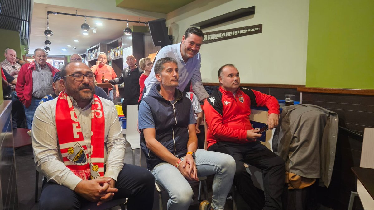 AtcoTordesillas's tweet photo. 🏆 Presidente, Alcalde, Diputado Provincial de Deportes, Concejal de Deportes y aficionados del club, ya pendientes en @CALLEJON_Torde del sorteo de Copa del Rey que se está celebrando en Las Rozas.

#VamosTorde💪 https://t.co/PiDCdvgbtD