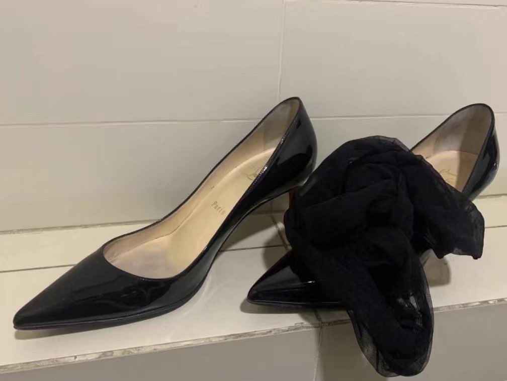 unuill5's tweet photo. 办公室女神同事系列
第四弹 29岁眼镜娘销售精英的黑色浅口漆皮臭高跟➕原味黑丝 保养开光
#扫楼打胶 #扫楼 #打胶 #射鞋 #Footfetish #Feet #Stockings #Heels #Cumonshoes #Kink #Fetish #丝袜 #高跟鞋 #恋足 #原味 #玩鞋 #恋物 https://t.co/ZpXxpsQHur