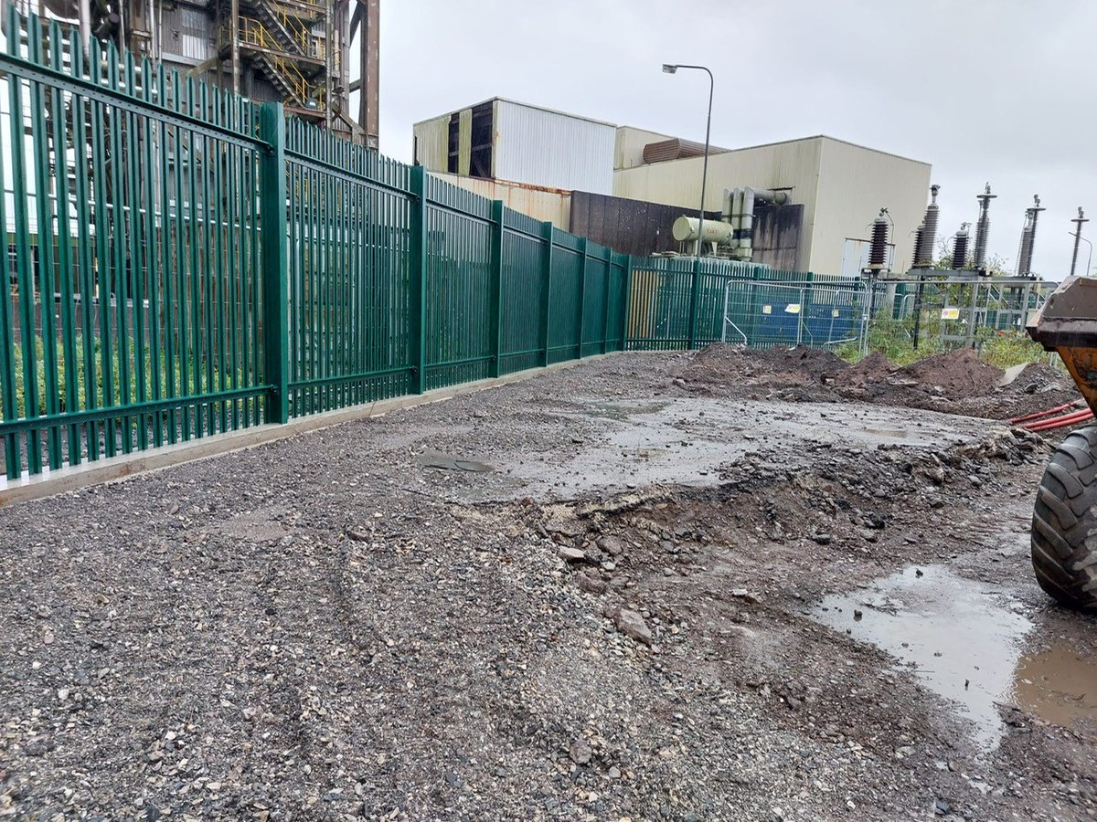jncfencing's tweet image. Project complete at Cork Marina – 110kVA Substation ⚡
✅ 130m ESB-spec palisade fencing
✅ 3x 4.9m double-leaf gates w/ pedestrian infill
✅ Finished RAL 6005 on concrete plinth
Great work from our crew 👏
#JNCFencing #SecurityFencing #Cork #Construction