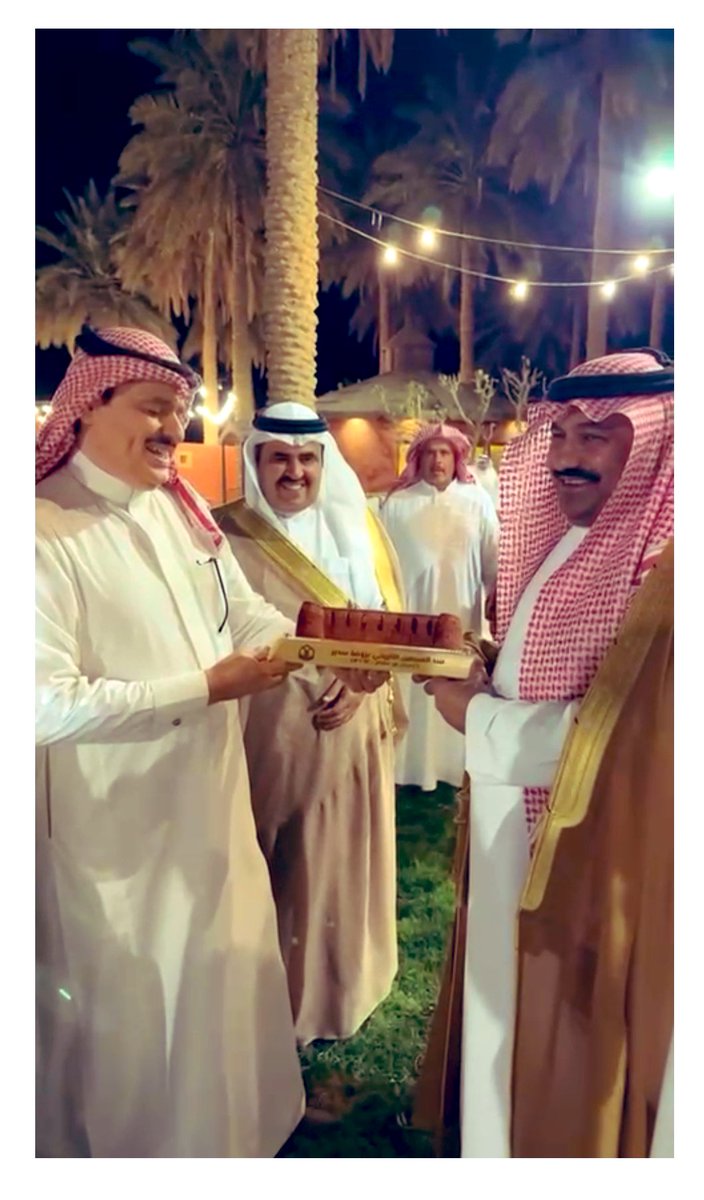 جانب من زيارة محافظ المجمعة الشيخ   سعود بن عبدالله بن معمر  ، في مزرعتنا ( القصر )