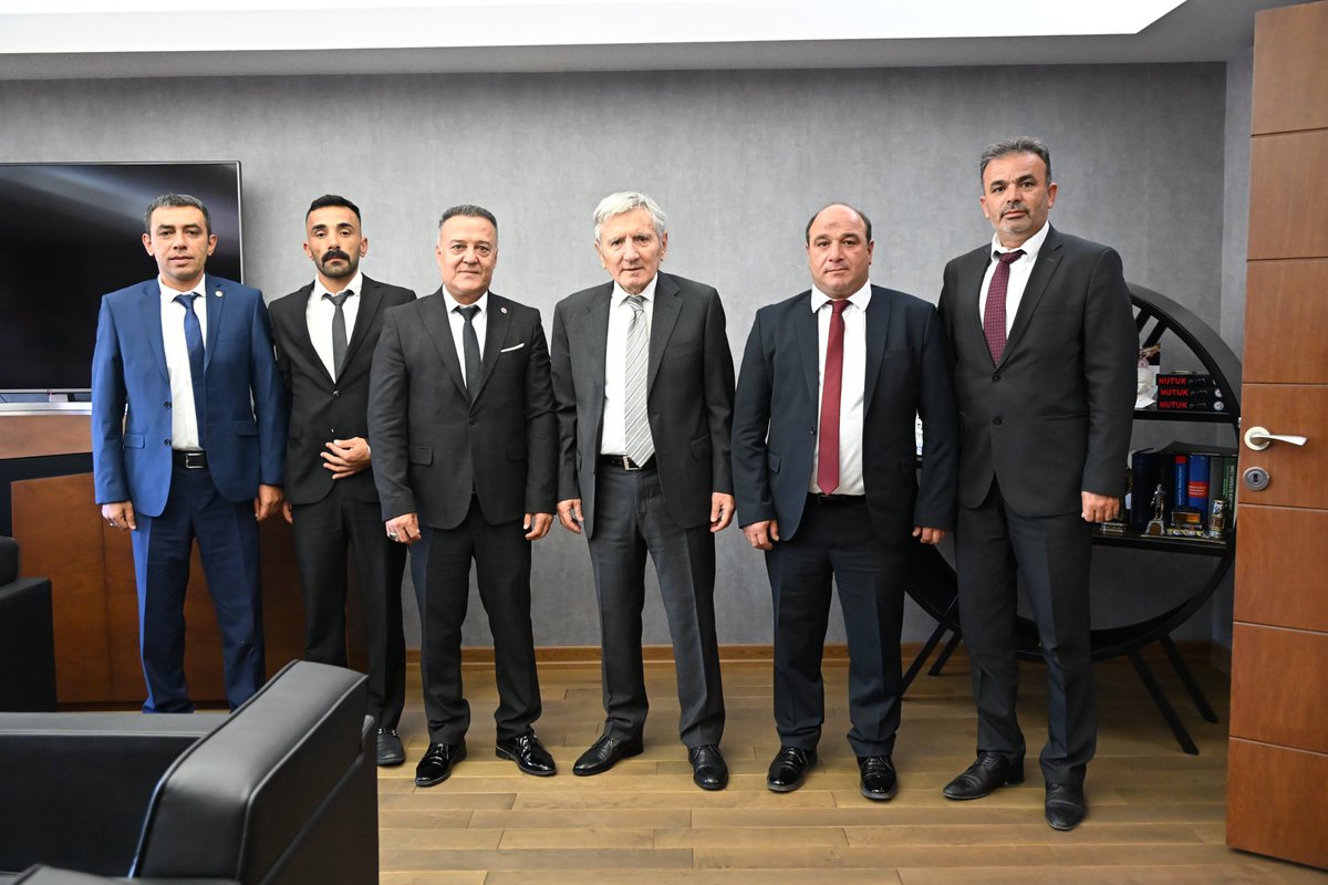 Sendikamız Konya Şube Başkanı İbrahim Koral ve Şube Yönetim Kurulu Üyeleri, Genel Başkanımız Nihat Yurdakul’u ziyaret ettiler. 

Genel Başkanımız, yeni seçilen Konya Şube yönetimini tebrik ederek çalışmalarında başarılar diledi.
