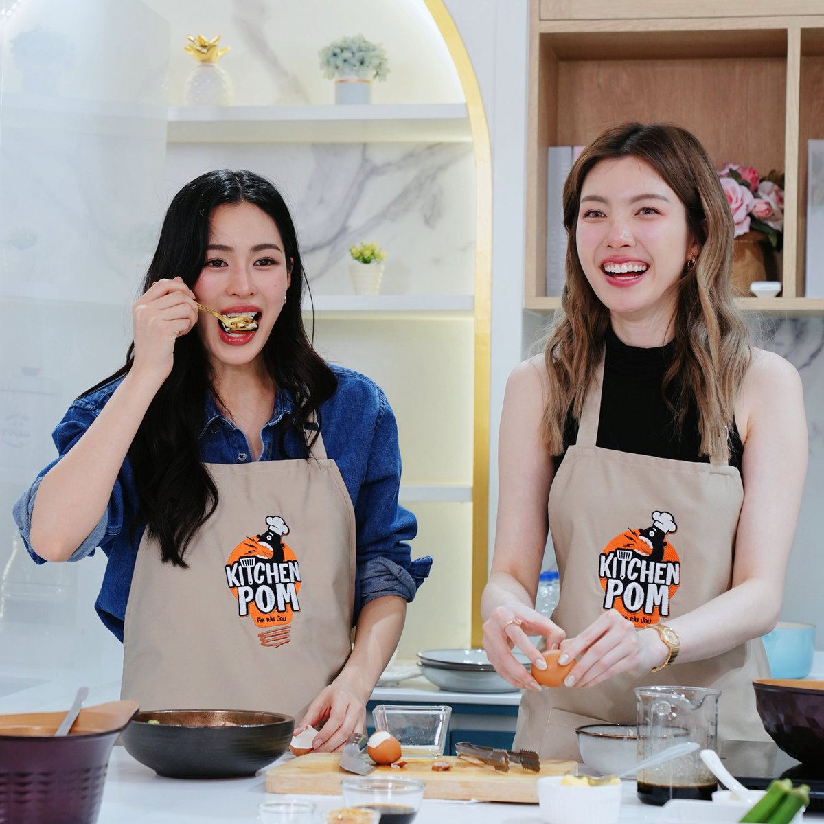 คนนึงโป้ยๆๆๆๆ คนนึงอ้ำๆๆๆ
😆😆😆😆😆😆😆😆😆😆

KITCHENPOM LINGORM
#คิดเช่นป้อมxหลิงออม