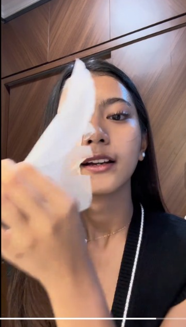 Tawainellaf's tweet photo. glowingnya nyata banget sih, some by mi yuja daily mask emang ga pernah gagal 🧡 https://t.co/GrkFHedItJ