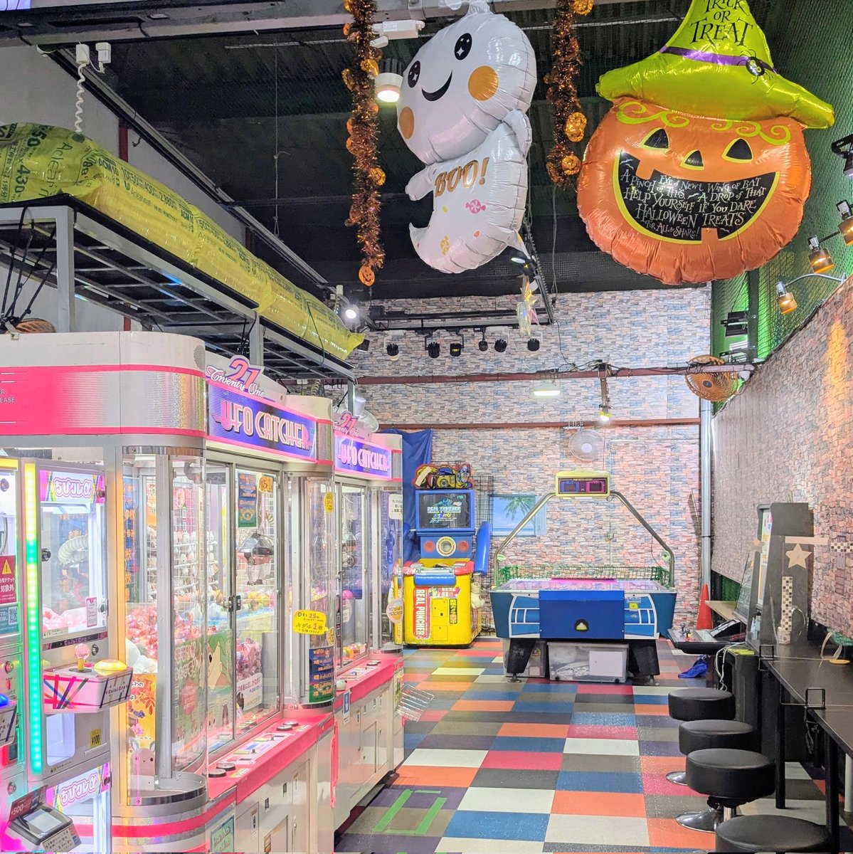 hon_batting's tweet photo. 10月になり気温も落ち着いて来て、秋が近づいて参りました🎃店内もハロウィン装飾でにぎやかになっております🎃✨️ https://t.co/qAMdNhA1Ym