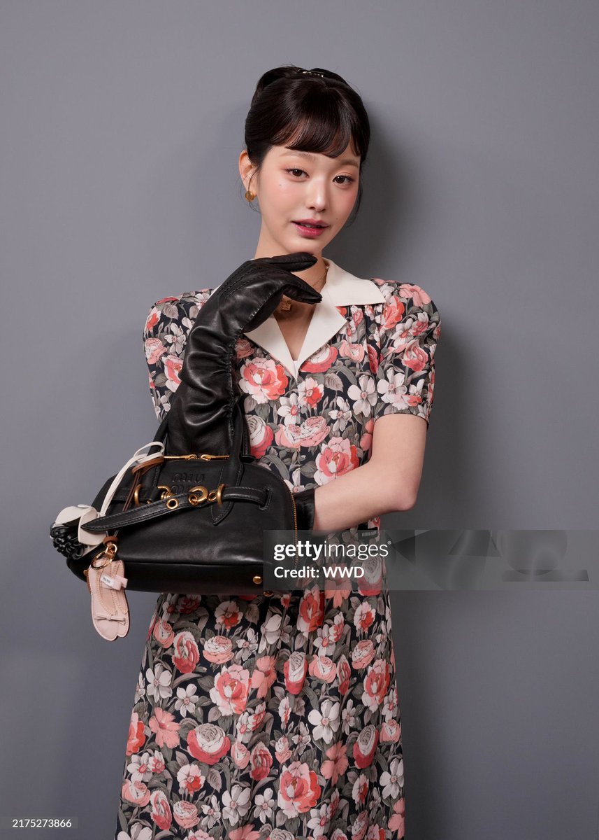 wonyoexe's tweet photo. the getty princess herself 

WONYOUNG FOR MIUMIU
#WonyoungxMiuMiuSS26
#MiuMiuSS26 @MIUMIUofficial https://t.co/QnhuvnO1vk