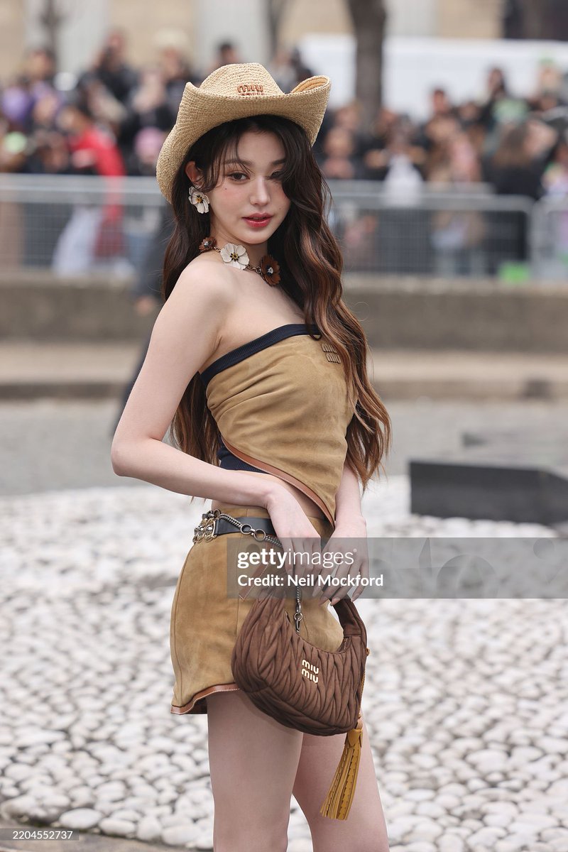 wonyoexe's tweet photo. the getty princess herself 

WONYOUNG FOR MIUMIU
#WonyoungxMiuMiuSS26
#MiuMiuSS26 @MIUMIUofficial https://t.co/QnhuvnO1vk