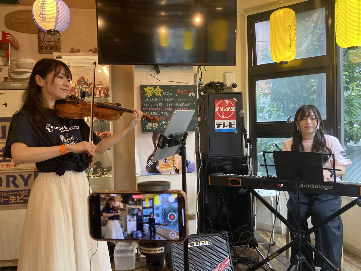 chichi_hitoshi's tweet photo. 天いち音楽祭〜昼間から飲むお酒は格別🍻
しかも音楽があるんですもの！最高です
Vn.小夜子 Pf.渡辺明日香 Vn.中本梨香
2025.10.5 https://t.co/PHuXCmUKCz