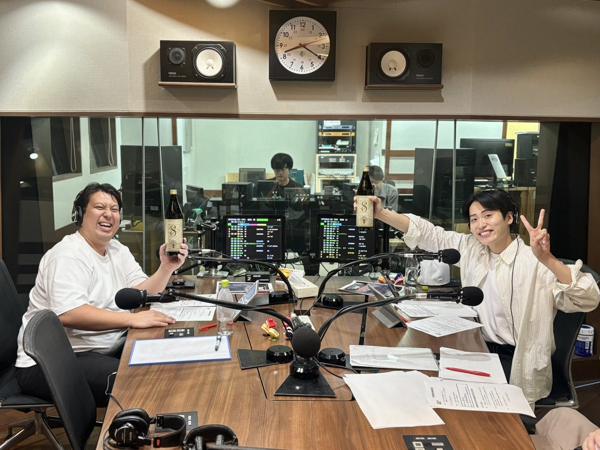 fmrainbow_tfm's tweet photo. 🌈📻リスナーの皆さんへプレゼント🎁

レインボー2人のサイン入り
「KIRISHIMA No.8」を6名の方にプレゼント！

ご希望の方はこのXをフォローして
KIRISHIMA No.を飲みたい思いとともに
このポストを引用リポストしてください💌 

※20歳以上の方のみが対象です。
#エフエムレインボー　#KIRISHIMANO8 https://t.co/kZAr8BLbmn