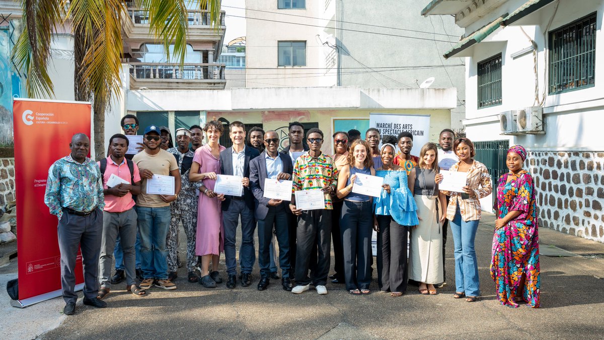 🎓 Clôture de la formation photo au MASA 📸
Du 29 sept. au 3 oct. 2025, nos jeunes talents ont renforcé leurs compétences en photo et cinéma avec Marina Rúbies Ballarín, soutenue par l’Académie de Cinéma (programme ACERCA). Diplômes remis en présence de l’Ambassade d’Espagne.