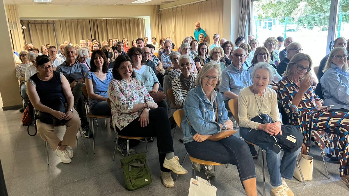 marcmarginedas's tweet image. Imatges de la presentació del llibre 'Rússia contra el món' a la biblioteca Ernest Lluch de Girona el passat dissabte. Moltes gràcies @Martinoy per presentar l'esdeveniment, als organitzadors i a tots els que vau assistir-hi per l'interès mostrat.