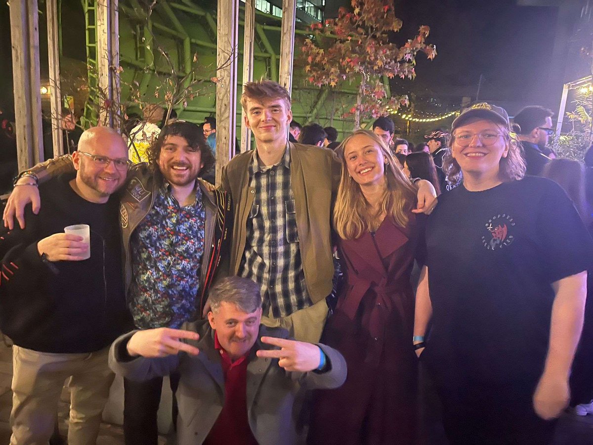 The stack made it to Paris (<a href="/gorillaVL/">harry / gorilla</a> queue dodged)

Nice to finaly meet <a href="/Tombizz/">Tombizz ❤️🇺🇦</a>