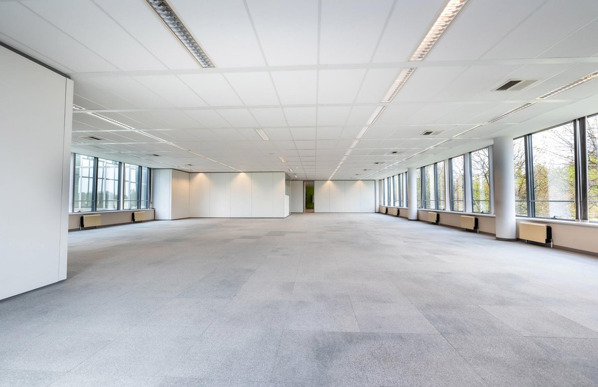 🏢 À vendre – Site “Recherche 65”, Erasmus Science Park (Bruxelles)
📐 ±8.200 m² bureaux | ±14.000 m² terrain | 180+ parkings
🔑 Emphytéose Citydev – Libre à l’acte
💶 Offres avant 24/10/25, à partir de 1,5 M€ (faillite)
📩 Info : ebt@anixton.com