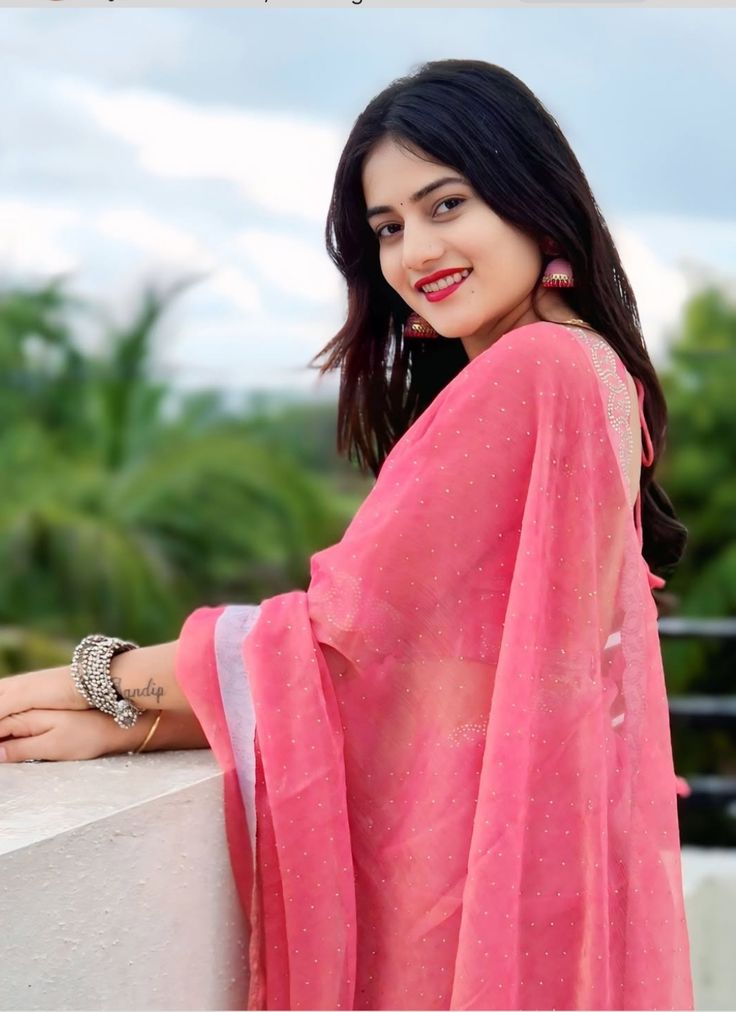 amayra_0067's tweet image. Good evening friends 🥰😍😘 
मांगी हुई चीजें कभी अपनी नहीं होती,
ना रिश्ता, ना वक़्त और न ही शख़्स..🌹💫💯