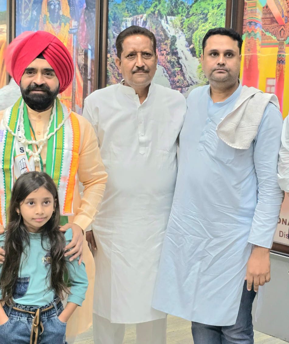 umeshpatelcgpyc's tweet image. 📍 राजनांदगांव जिला कांग्रेस कमेटी
       संगठन सृजन अभियान

आज “संगठन सृजन अभियान” के तहत राजनांदगांव जिला कांग्रेस कमेटी के AICC के पर्यवेक्षक श्री चरण सिंह सापरा जी के उपस्थिति में महत्वपूर्ण बैठक में शामिल हुआ।