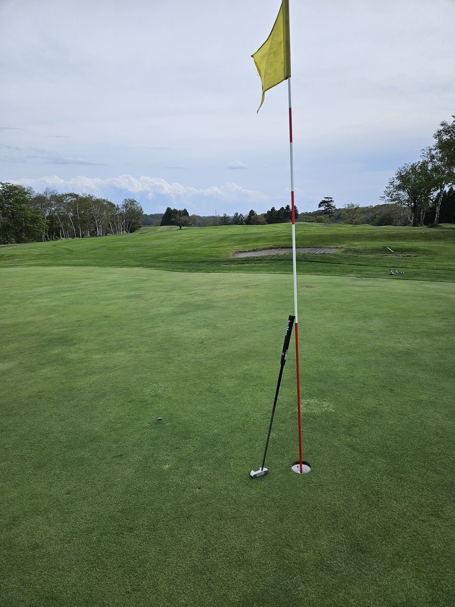 zousangolf's tweet photo. #Putt 
昨日の38の原因はいつもより速めなグリーンとパンチが入ってしまう打ち方とでミドルが大きくオーバーしてしまい、決めの距離が長くなって外していたこと。尤も、後半一人で回っていた時はあまり外していないので、集中の問題だったのかもしれない。　
#Golf https://t.co/CuzJxsb9Yt
