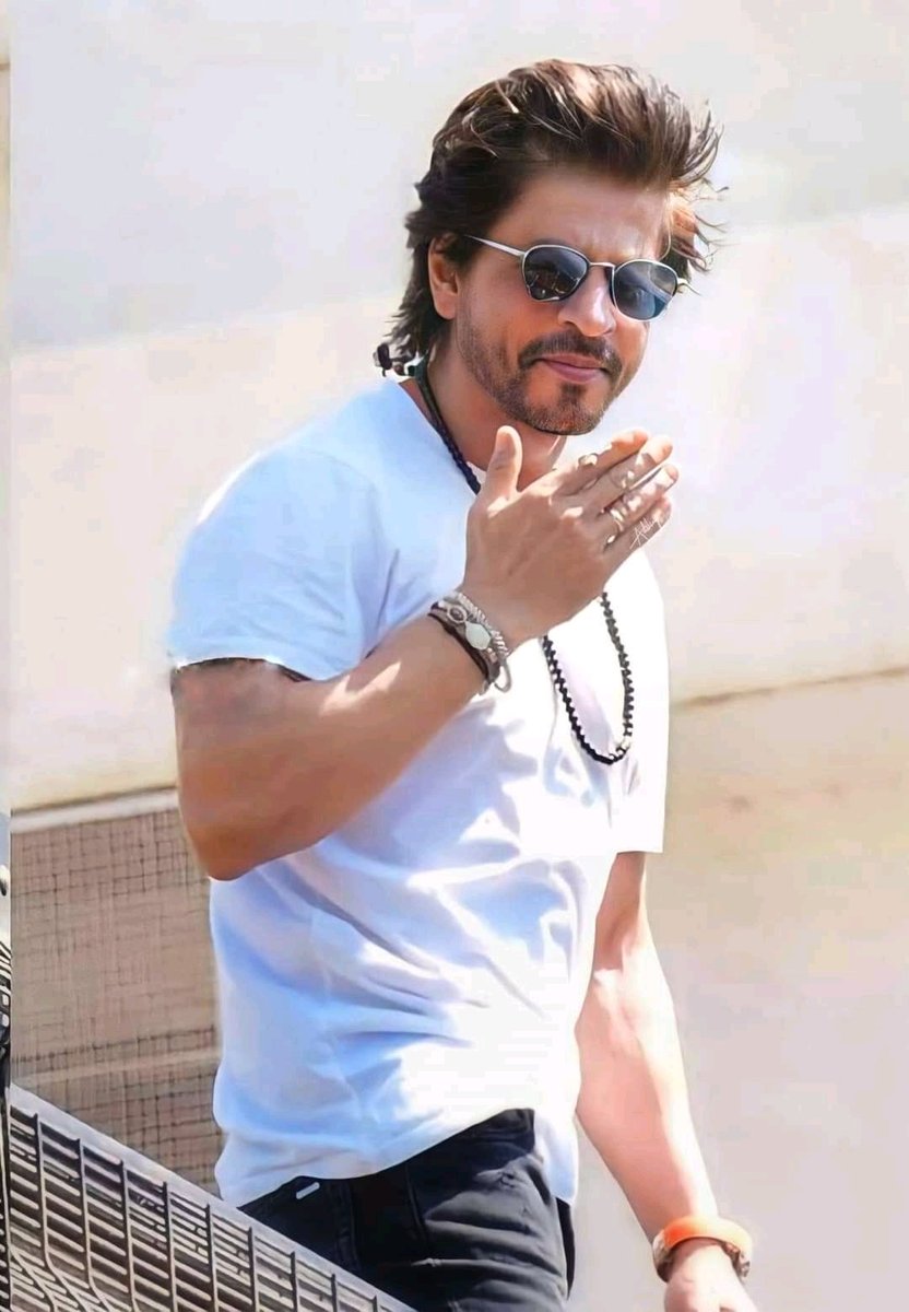 27 days to go #SRKday 🔥🍰