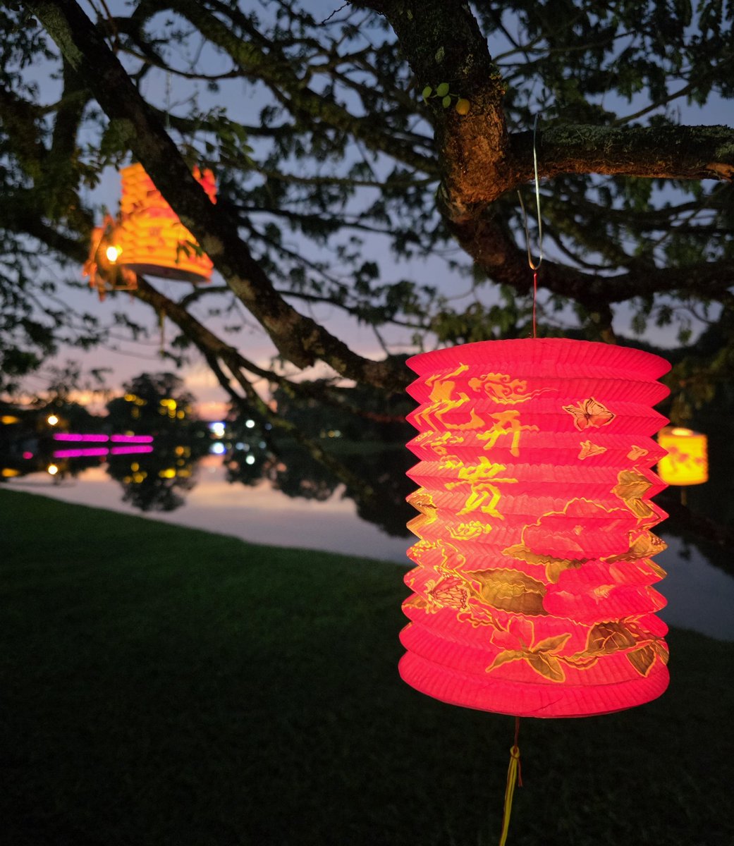 BaseinMY's tweet image. Happy Mid-Autumn Festival from @base 🇲🇾~

#BaseMY