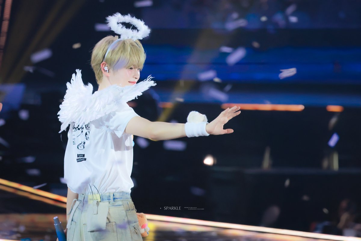 251005 HERE&amp;NOW🪽
#성한빈 #SUNGHANBIN #成韓彬 #ZEROBASEONE #제로베이스원 #왕자한빈 #よしよし한빈 #ZB1