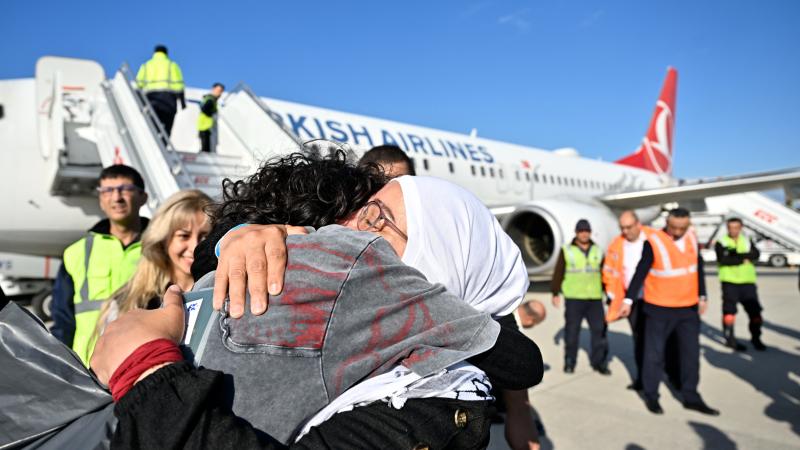 Dışişleri Bakanlığı Sözcüsü Öncü Keçeli, "Halen İsrail'de tutulan 14 vatandaşımızın, yarın (7 Ekim) Ürdün üzerinden ülkemize gelebilmeleri için çalışmalarımız sürüyor" dedi.
